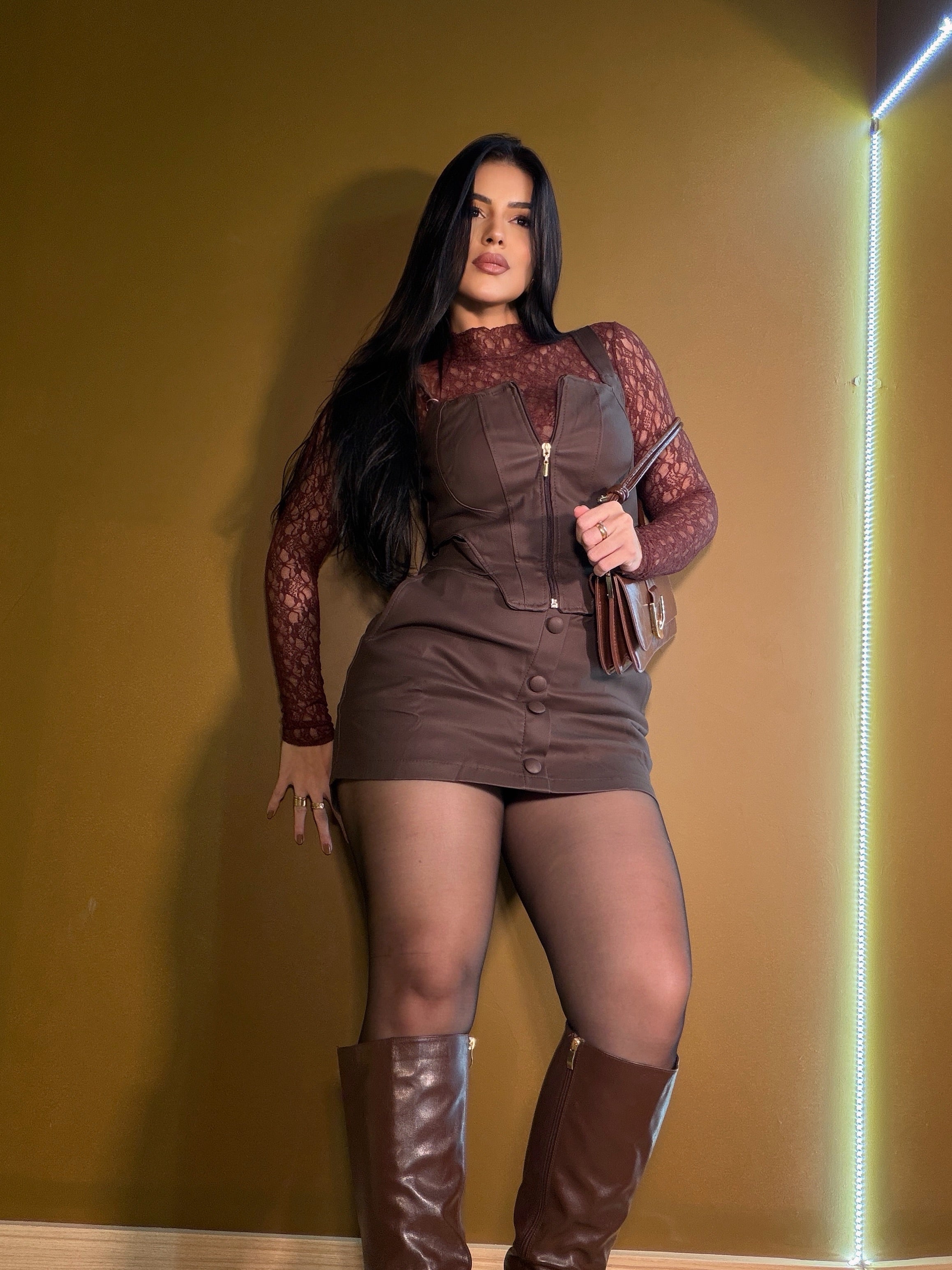 Conjunto em couro resinado -